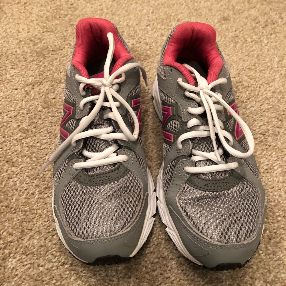 New balance tennis shoe